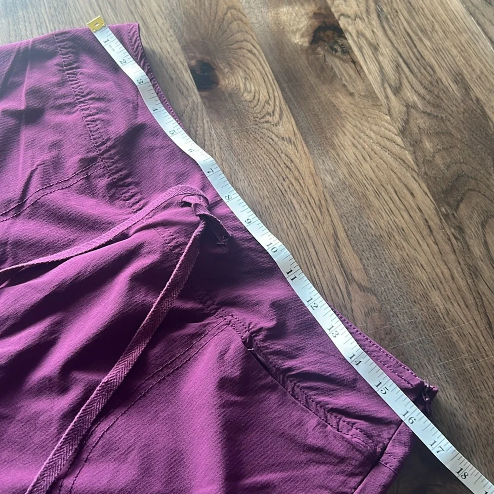 Green Tea Ladies Lightweight Skorts Size Large.
